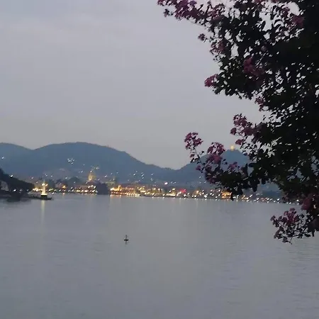 Lakeviewcabin - King With Balcony Como